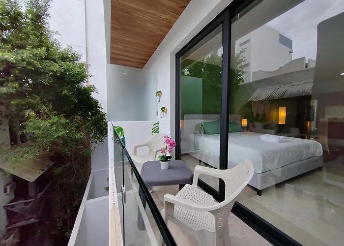 New! Beautiful Steps Away From 5th Av & -gym - Pool By Yeah