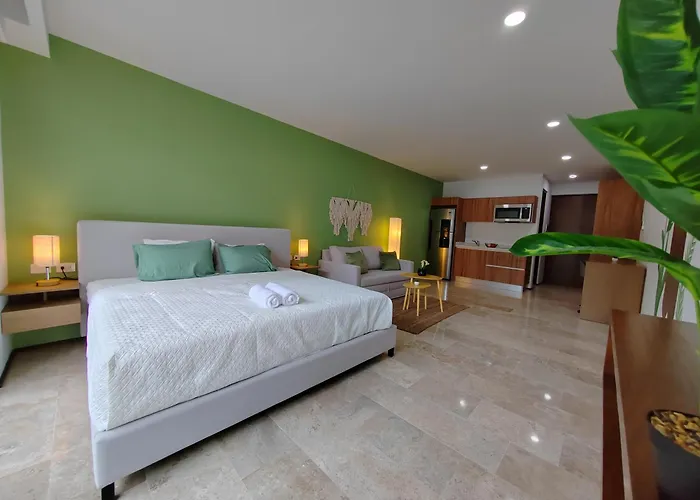 New! Beautiful Steps Away From 5th Av & -gym - Pool By Yeah