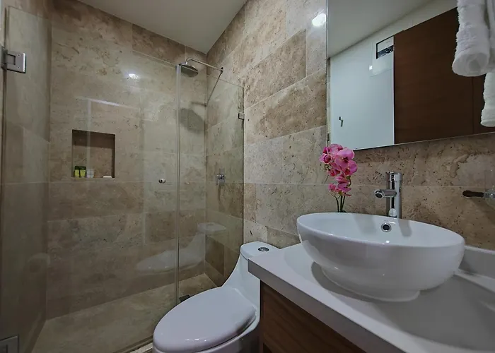 New! Beautiful Steps Away From 5th Av & -gym - Pool By Yeah